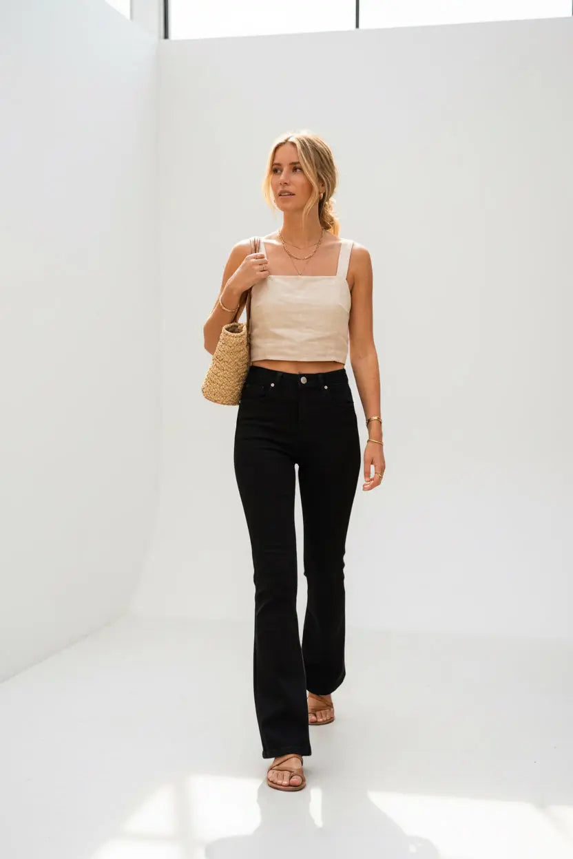 Flared schwarze Jeans Anna-Damen-Jeans in modernen Schnitten Mara