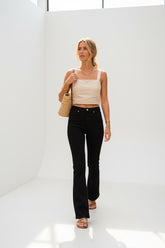 Flared schwarze Jeans Anna-Damen-Jeans in modernen Schnitten Mara