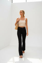 Flared schwarze Jeans Anna-Damen-Jeans in modernen Schnitten Mara