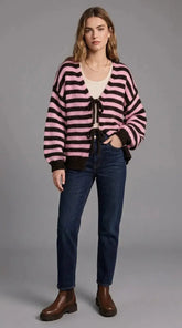 Cleo – Cozy Striped Knit Cardigan
A warm, modern essential for effortless everyday style. - Mara