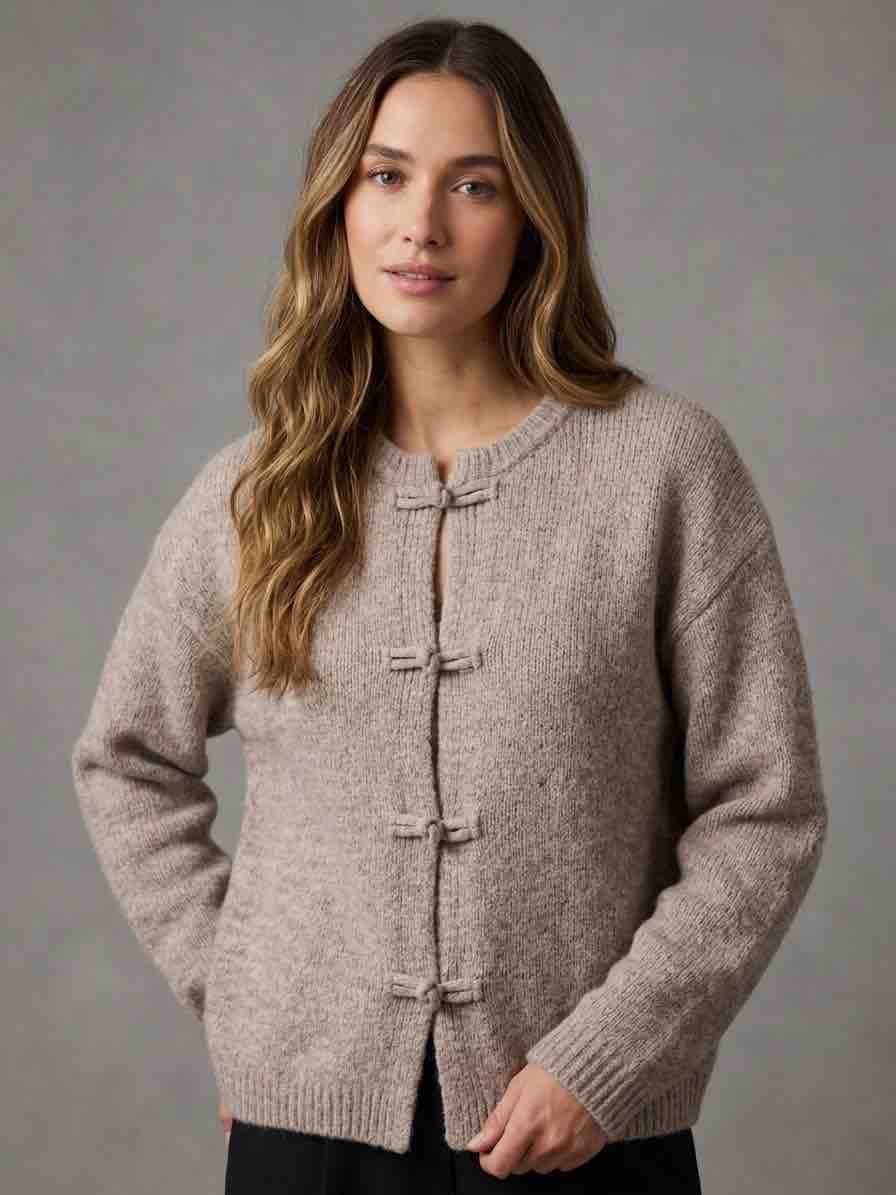 Cardigan Katharina – Textured Knit, Unique Toggle Design & Modern Cozy Elegance - Mara