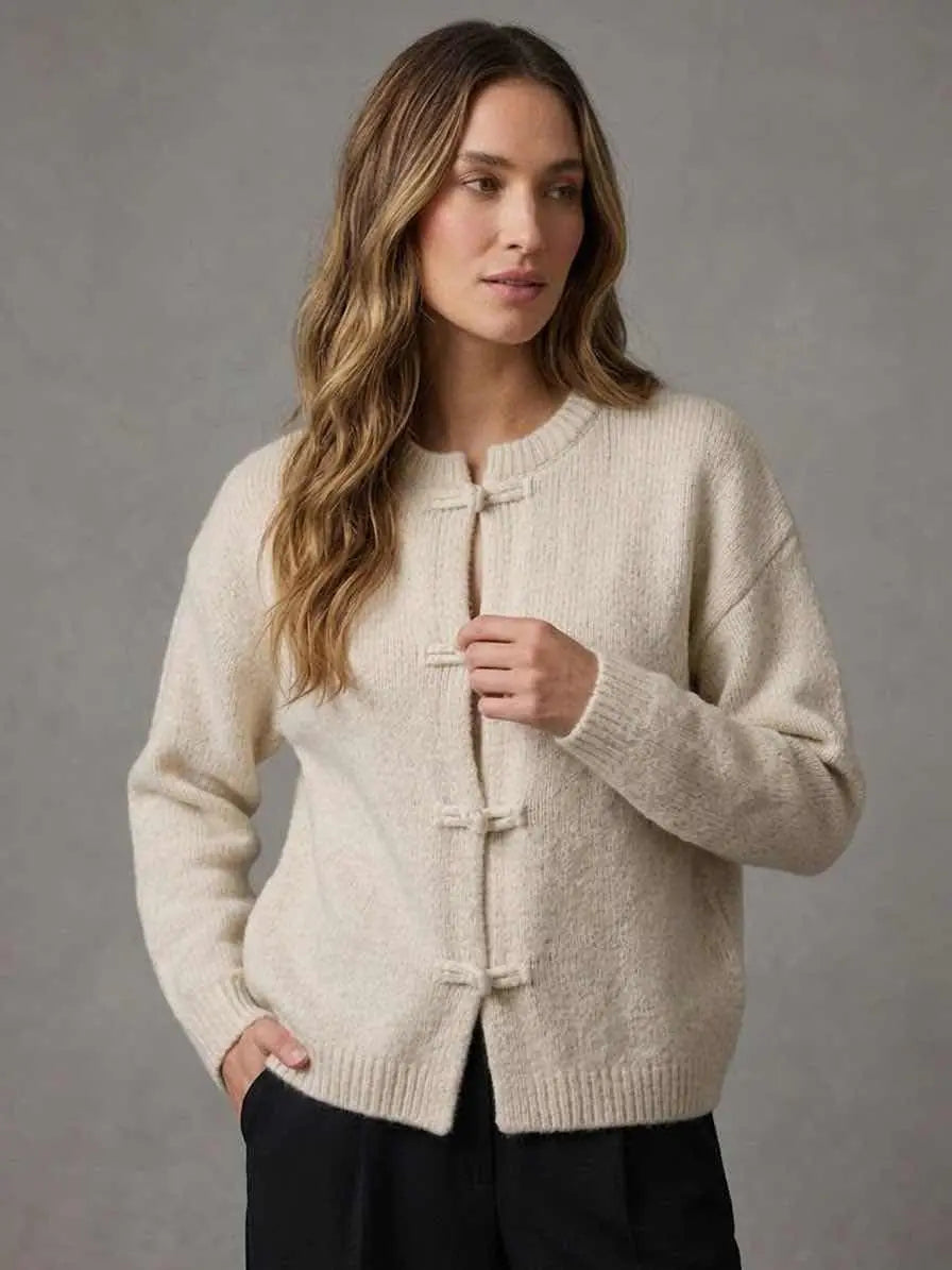 Cardigan Katharina – Textured Knit, Unique Toggle Design & Modern Cozy Elegance - Mara