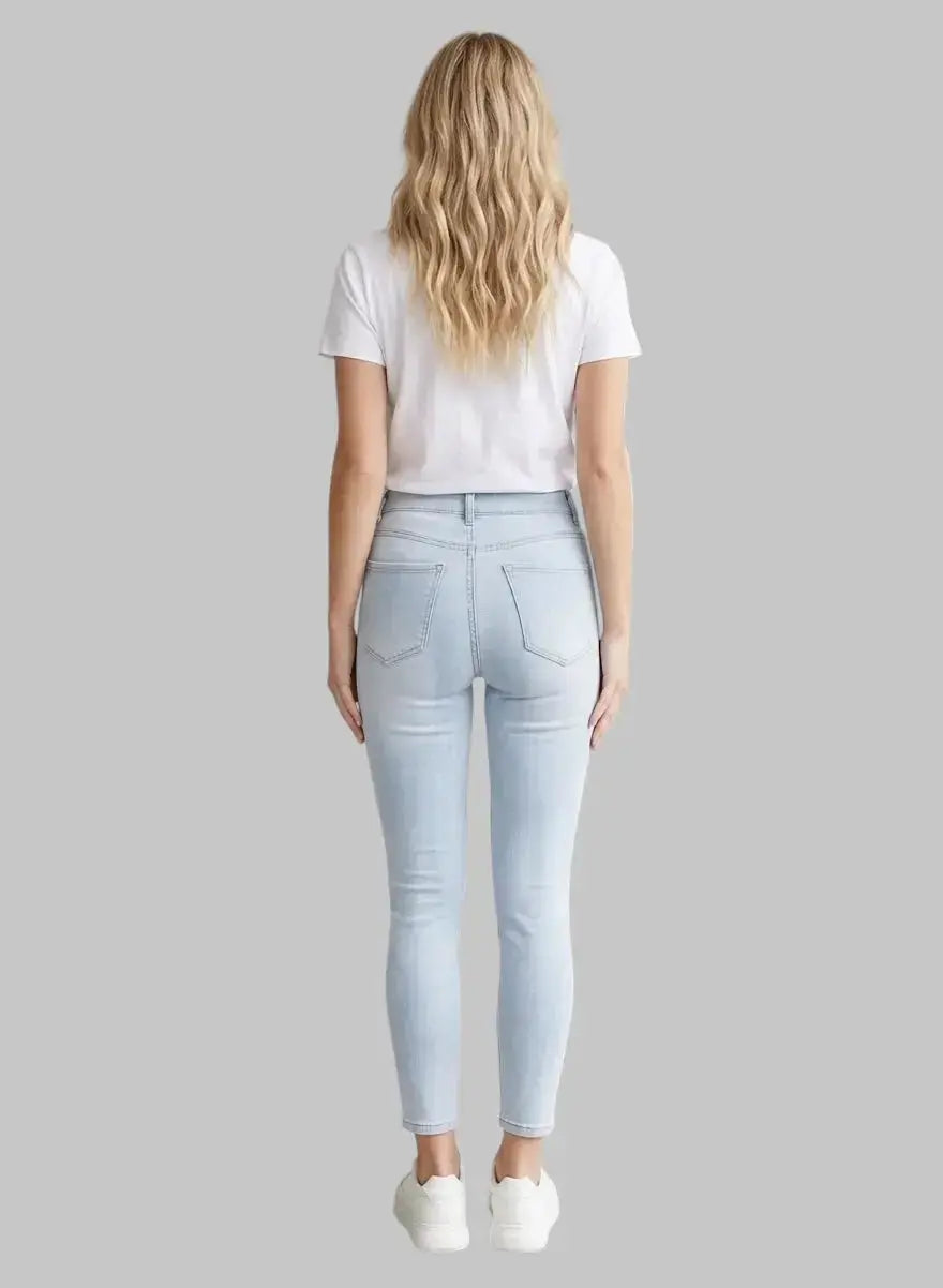 Light skinny jeans with push-up – the figure magic for every day Mara