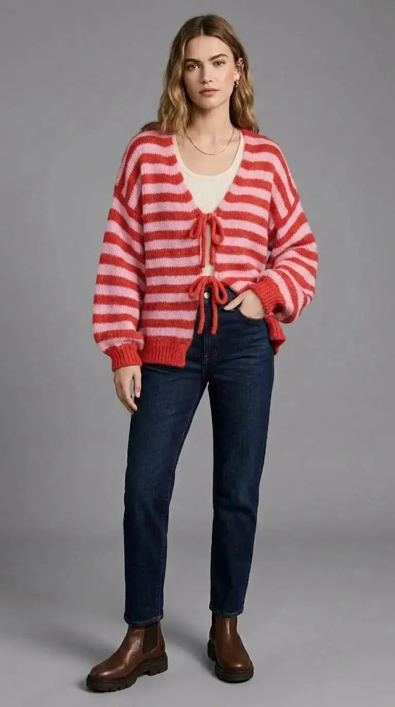 Cleo – Cozy Striped Knit Cardigan
A warm, modern essential for effortless everyday style. - Mara