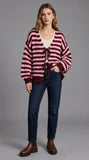 Cleo – Cozy Striped Knit Cardigan
A warm, modern essential for effortless everyday style. - Mara