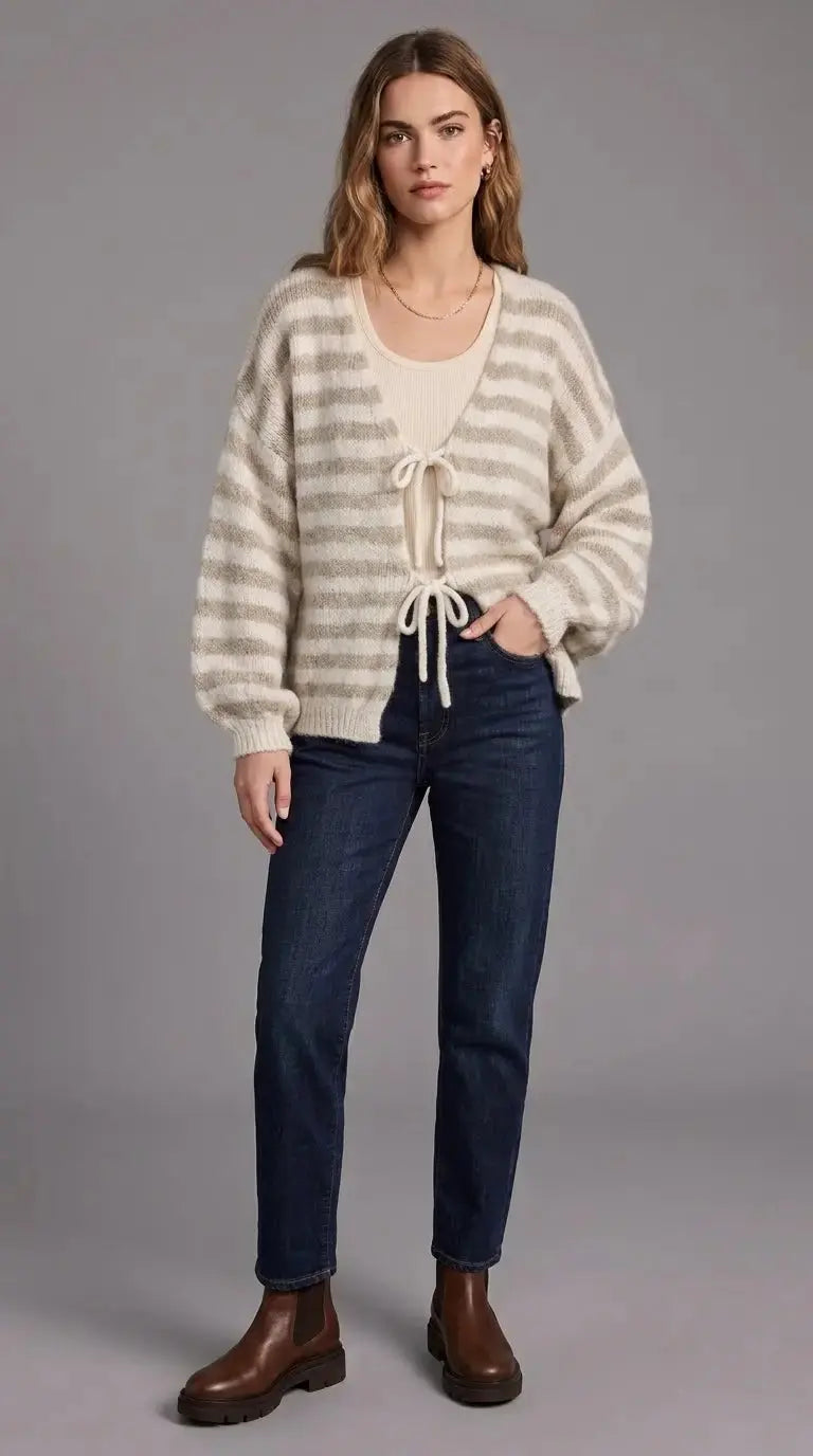 Cleo – Cozy Striped Knit Cardigan
A warm, modern essential for effortless everyday style. - Mara