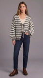 Cleo – Cozy Striped Knit Cardigan
A warm, modern essential for effortless everyday style. - Mara