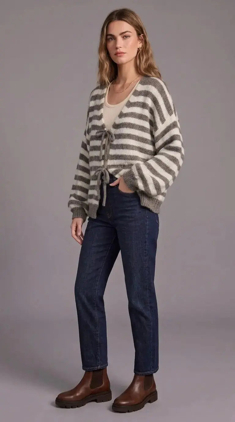 Cleo – Cozy Striped Knit Cardigan
A warm, modern essential for effortless everyday style. - Mara