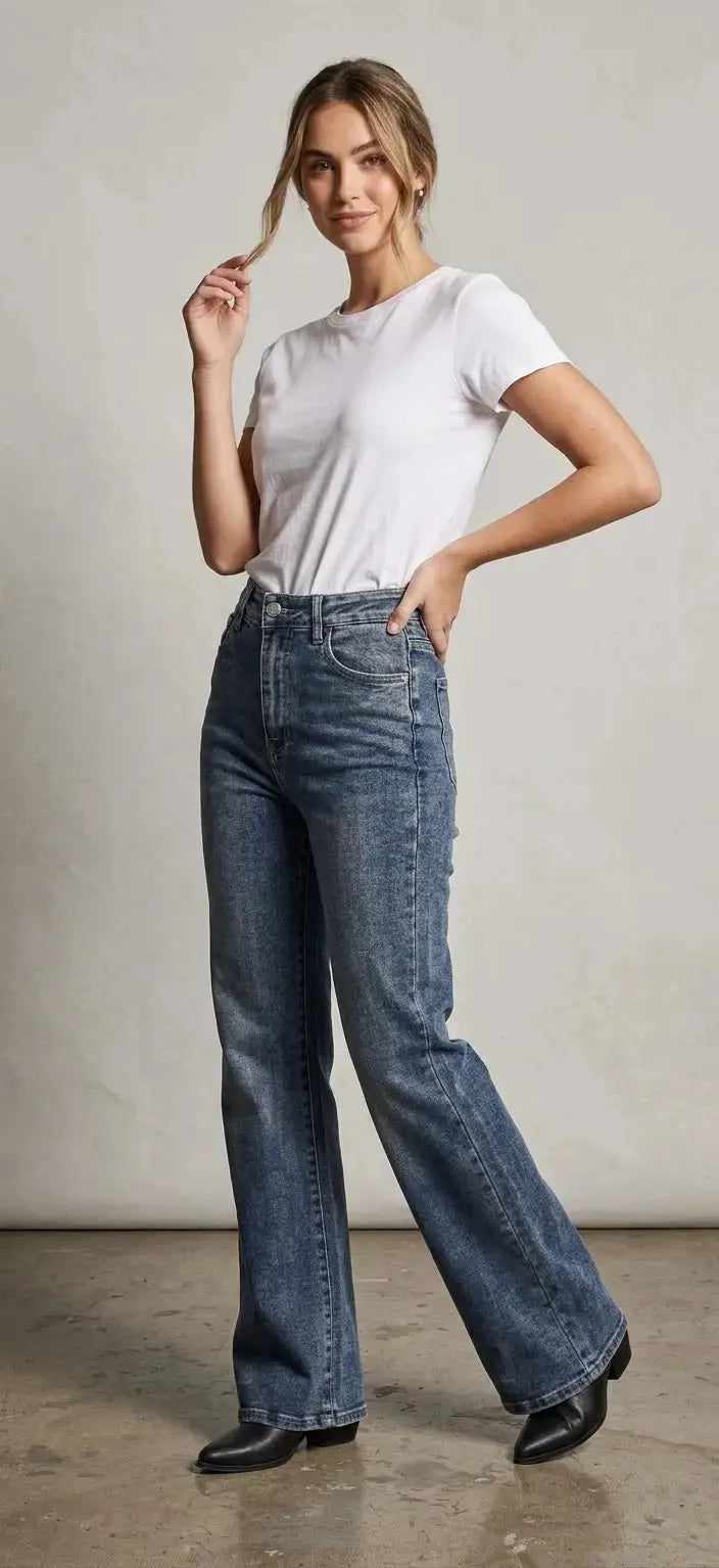 Straight Leg Jeans „Pia“ – Clean Shape. Modern Ease. Everyday Confidence. - Mara