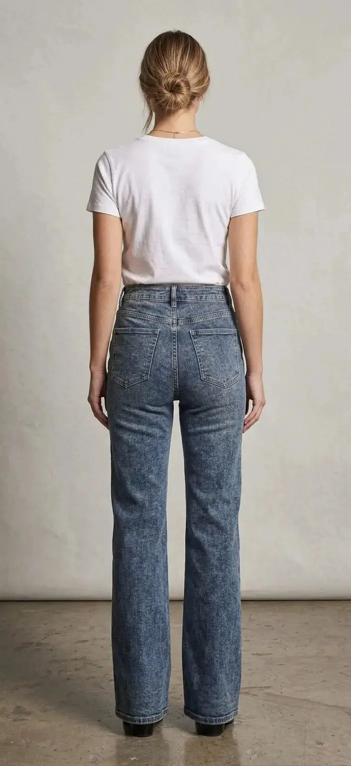Straight Leg Jeans „Pia“ – Clean Shape. Modern Ease. Everyday Confidence. - Mara